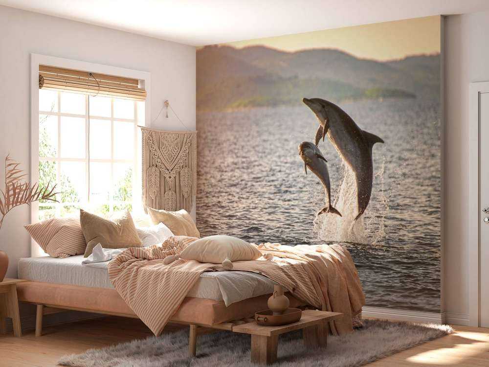 Zwei springende Delfine