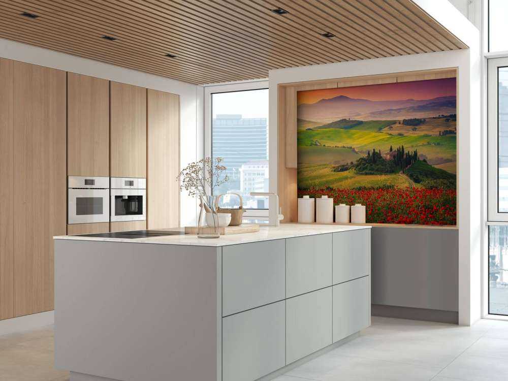 Roter Mohn mit italienischer Landschaft