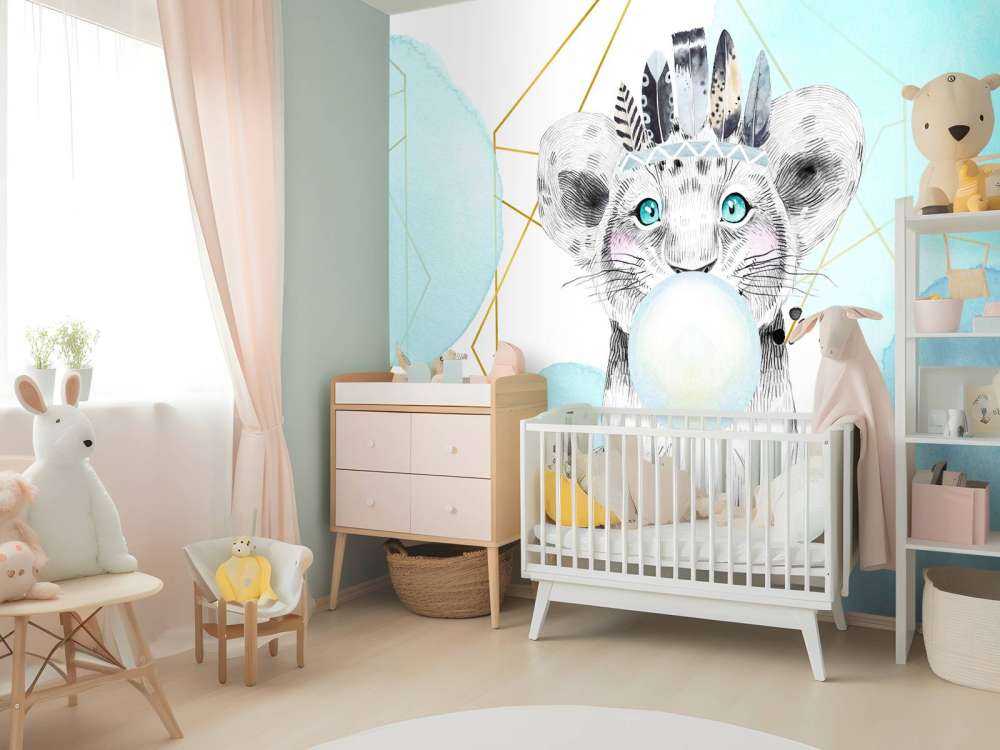 Indisches Löwenbaby mit Kaugummiglocke