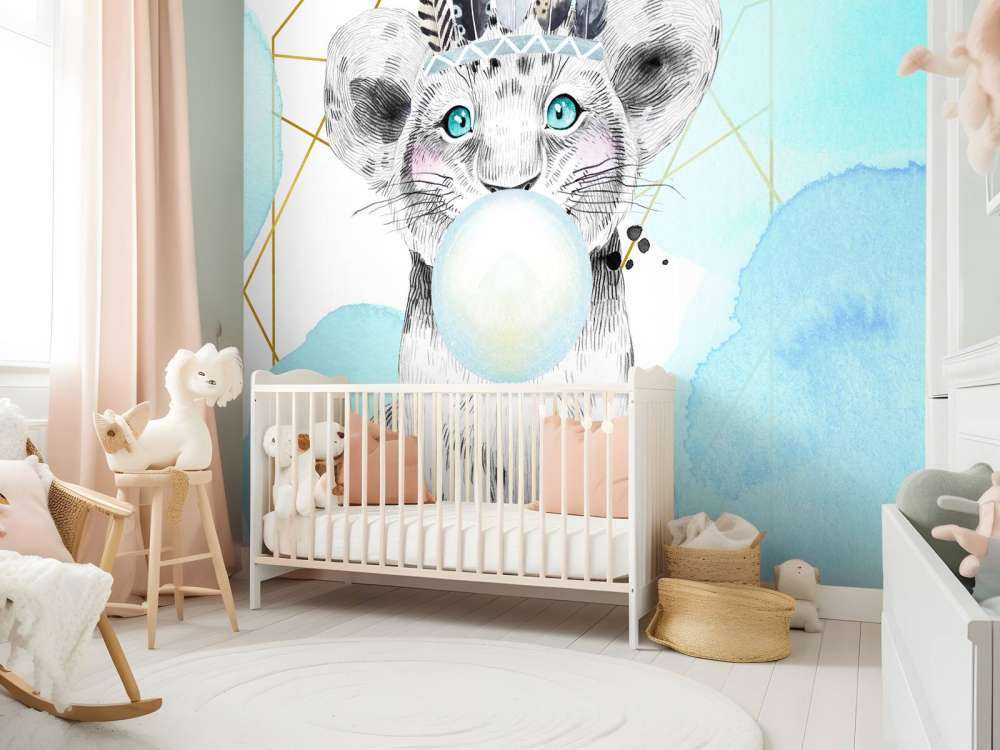 Indisches Löwenbaby mit Kaugummiglocke