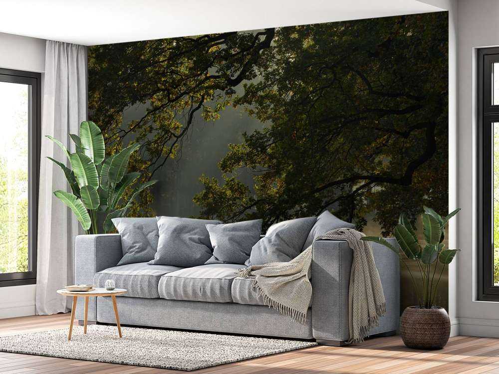 Überhängende Äste über dem Wasser