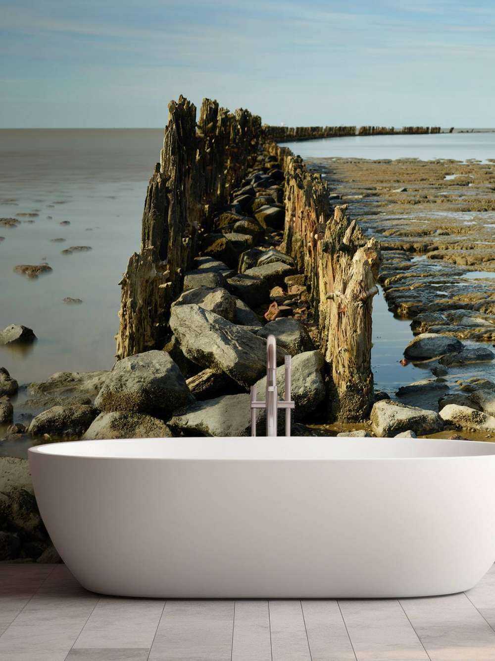 Wellenbrecher aus Holz und Stein