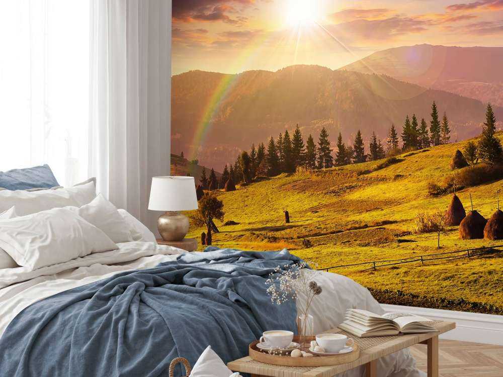 Heuhaufen in Berglandschaft