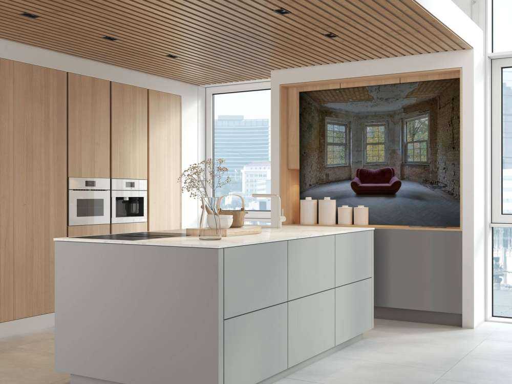 Bank im verlassenen Raum