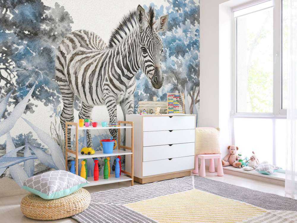 Junges Zebra in der Wildnis blau