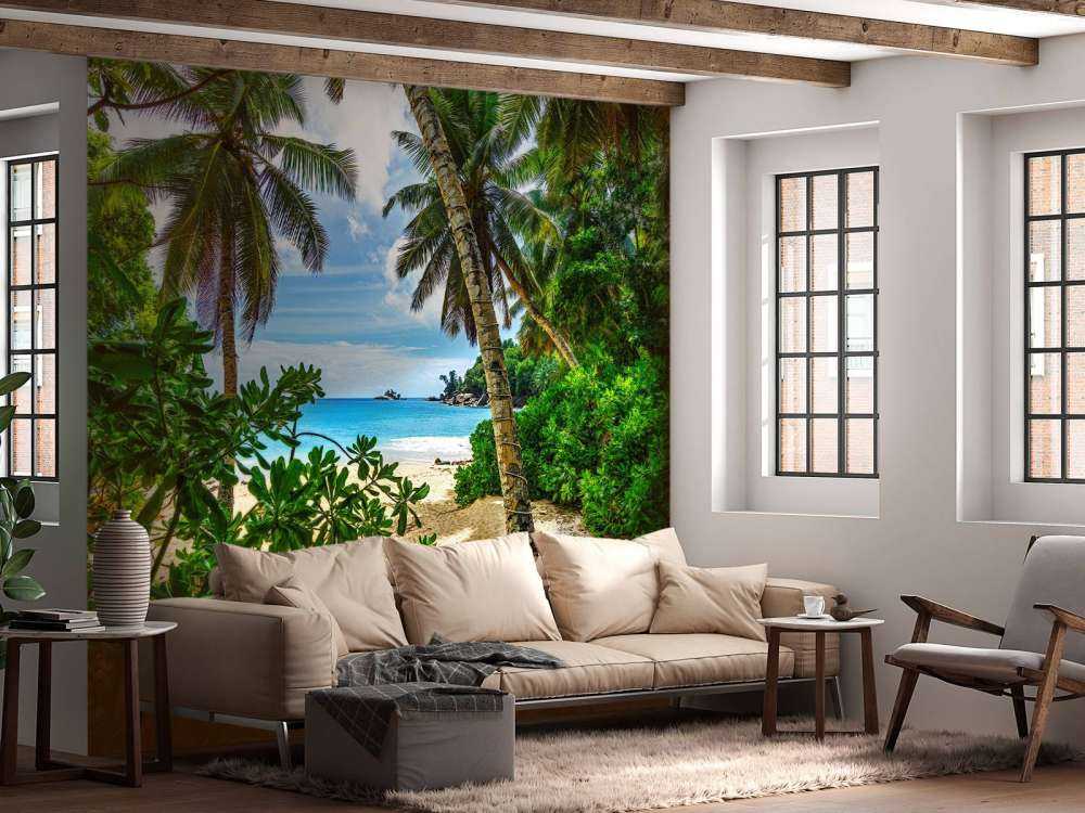 Strand zwischen den Palmen