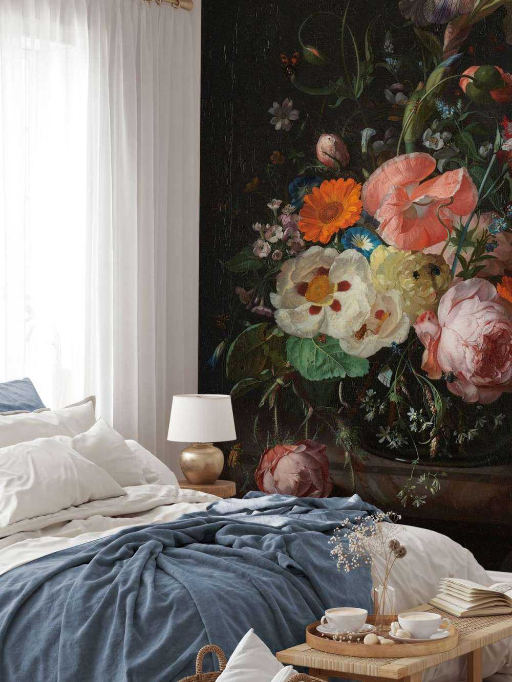 Stillleben mit Blumen auf einer Marmor Tischplatte