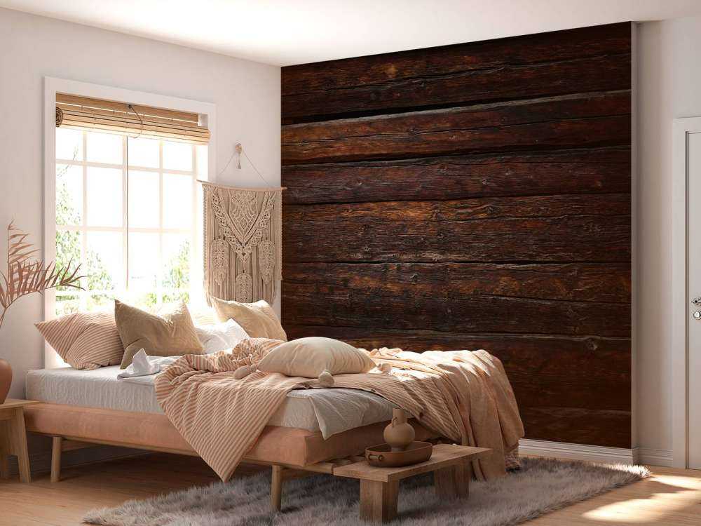 Wand aus dunklem Holz