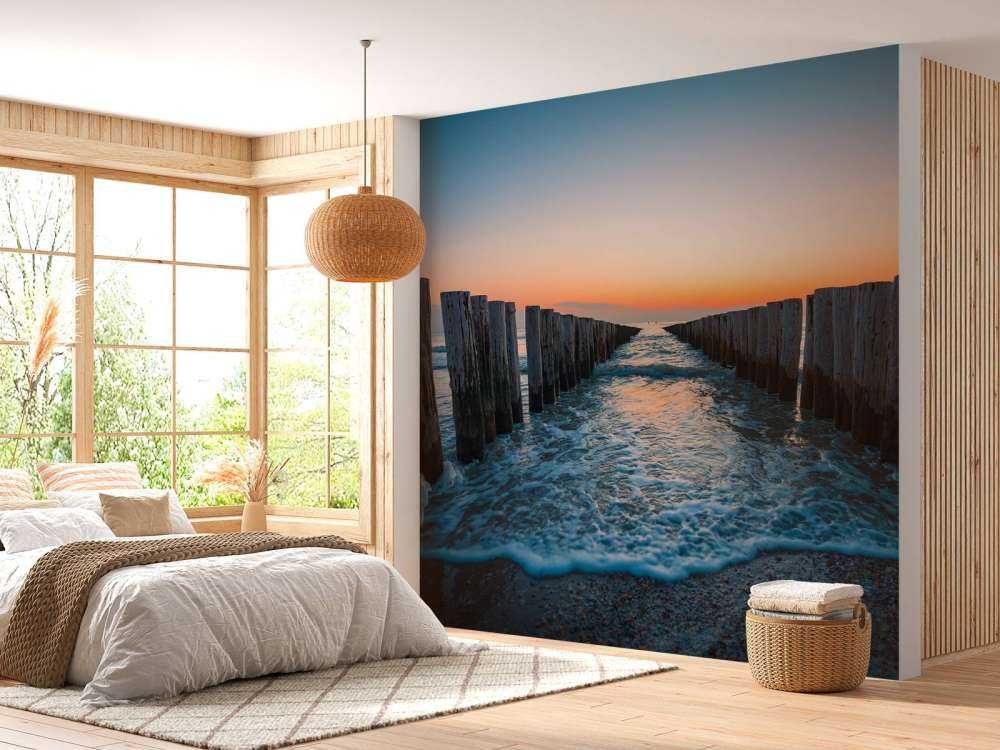 Wellenbrecher bei Sonnenuntergang