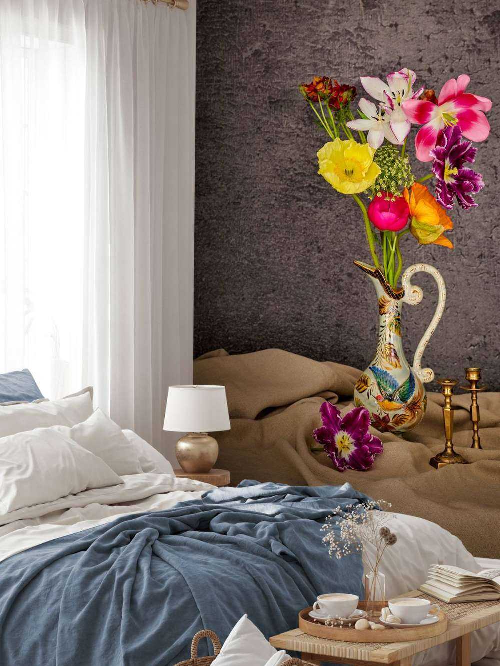 Blumen in klassischer Vase