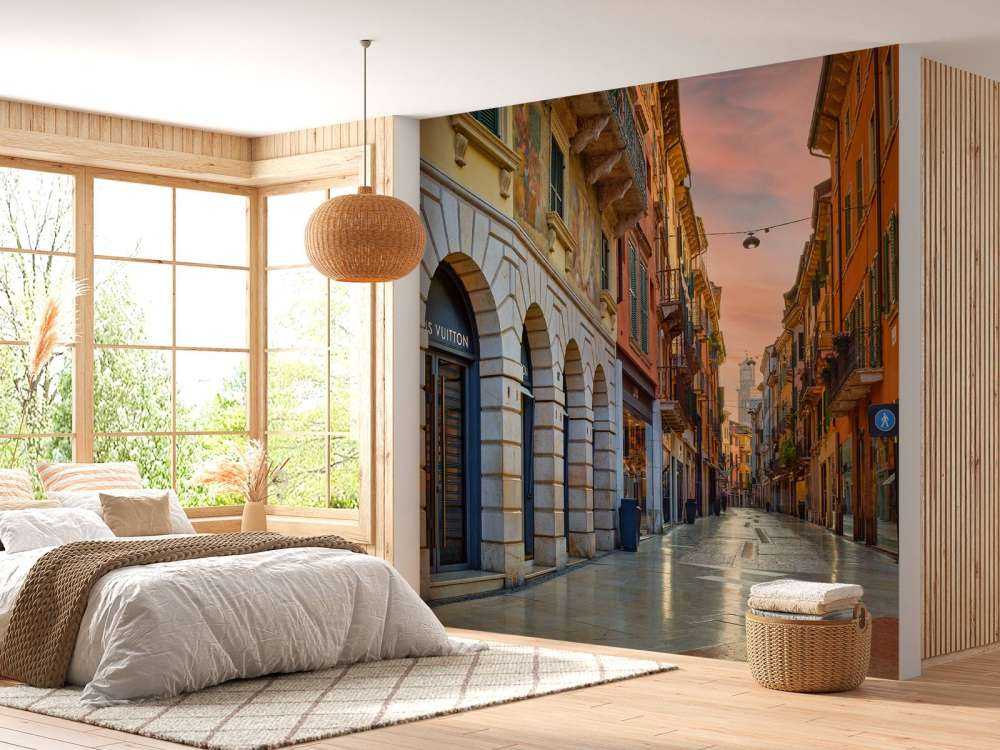 Einkaufsstraße bei Sonnenaufgang