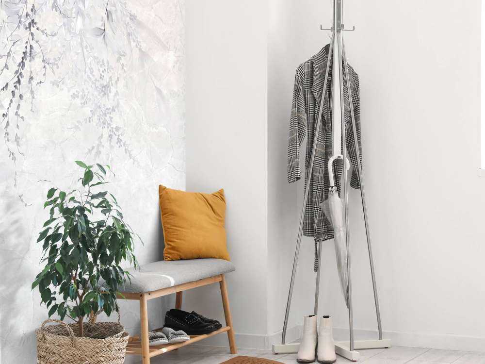 Blätter auf Marmorwand