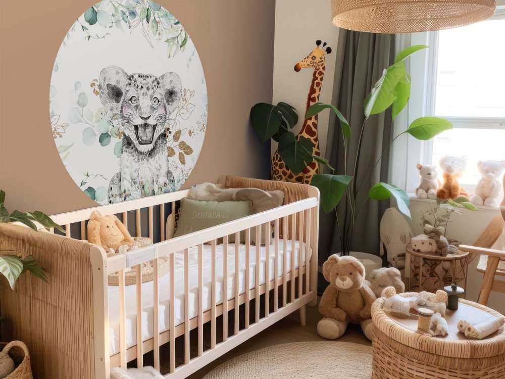 Baby-Löwe mit Minzblättern
