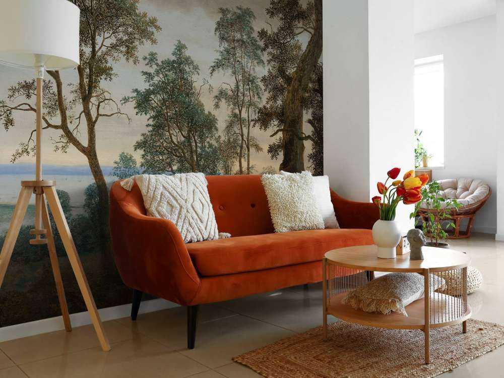 Flusslandschaft durch Bäume gesehen