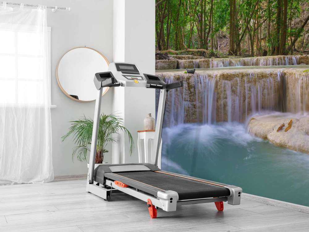 Wasserfall im tiefen Regenwald