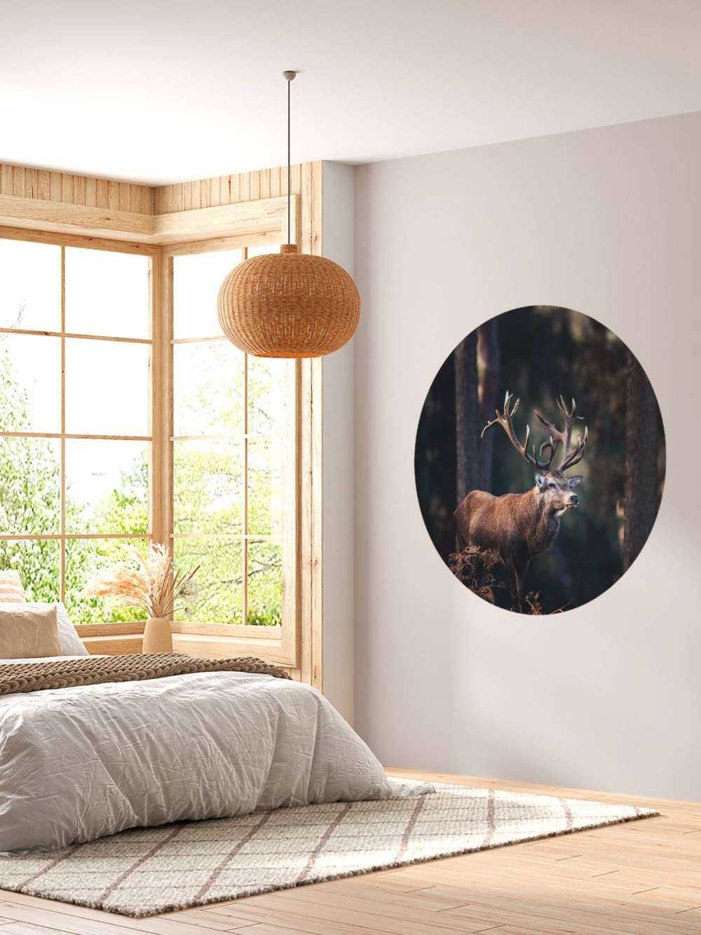 Hirsche auf einem Hügel