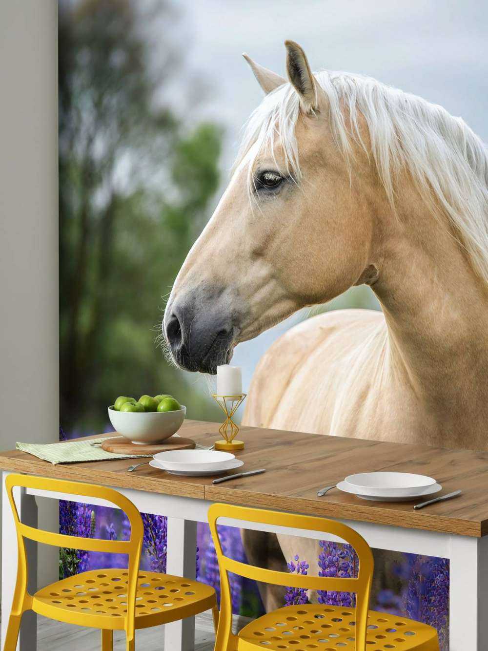 Pferd zwischen den Schmetterlingsblüten