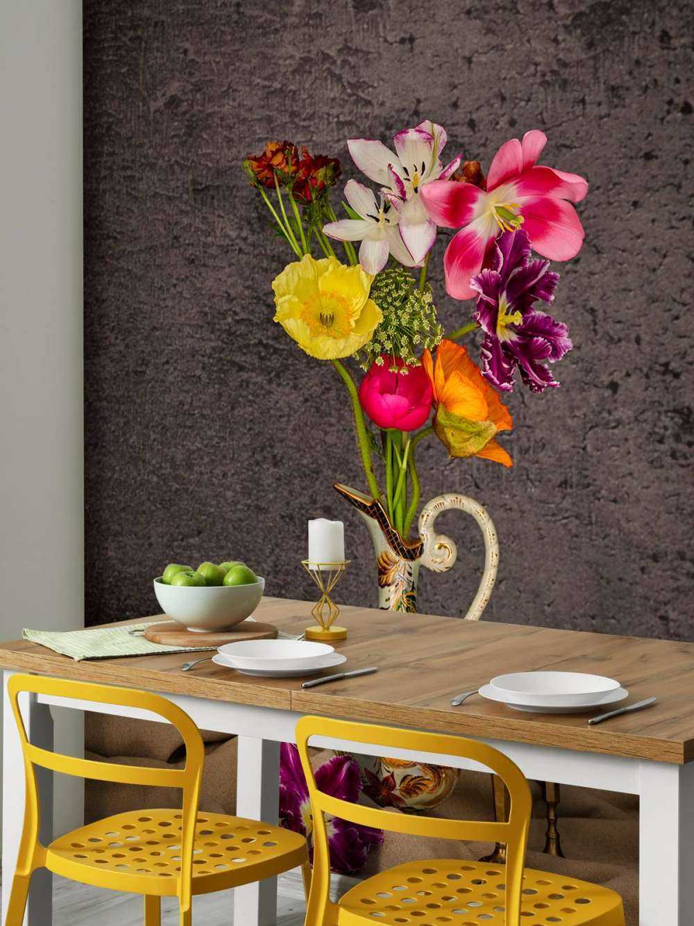 Blumen in klassischer Vase