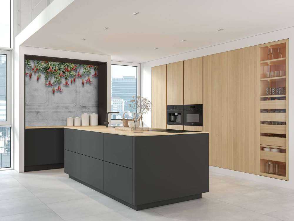 Exotische Blumen auf Beton