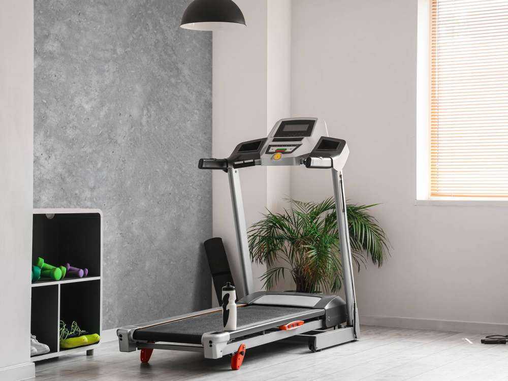 Dunkel gebürsteter Beton