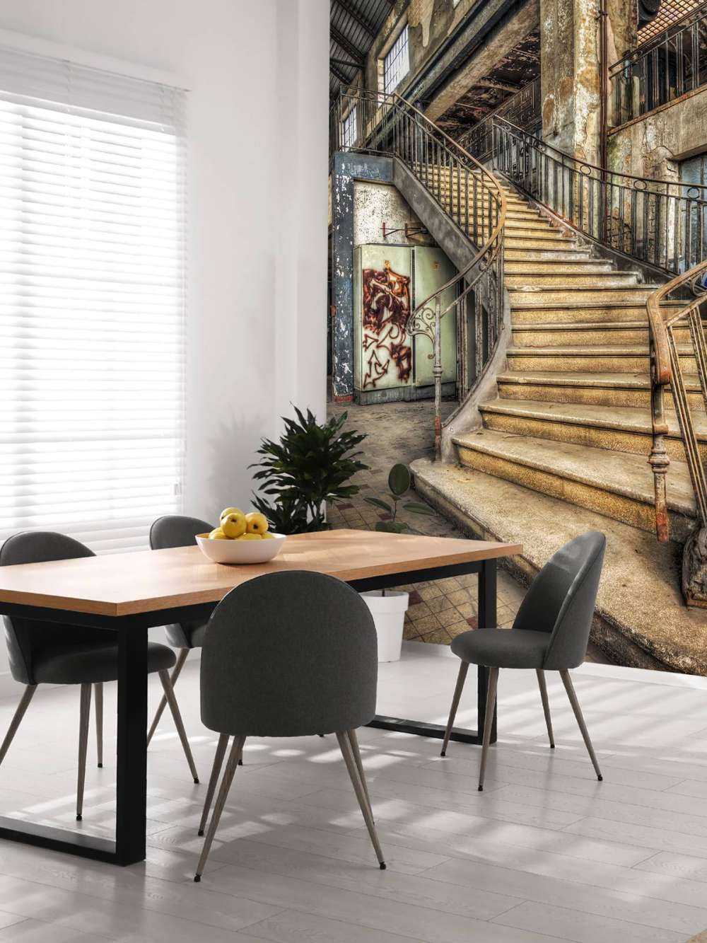 Eine verfallene treppe