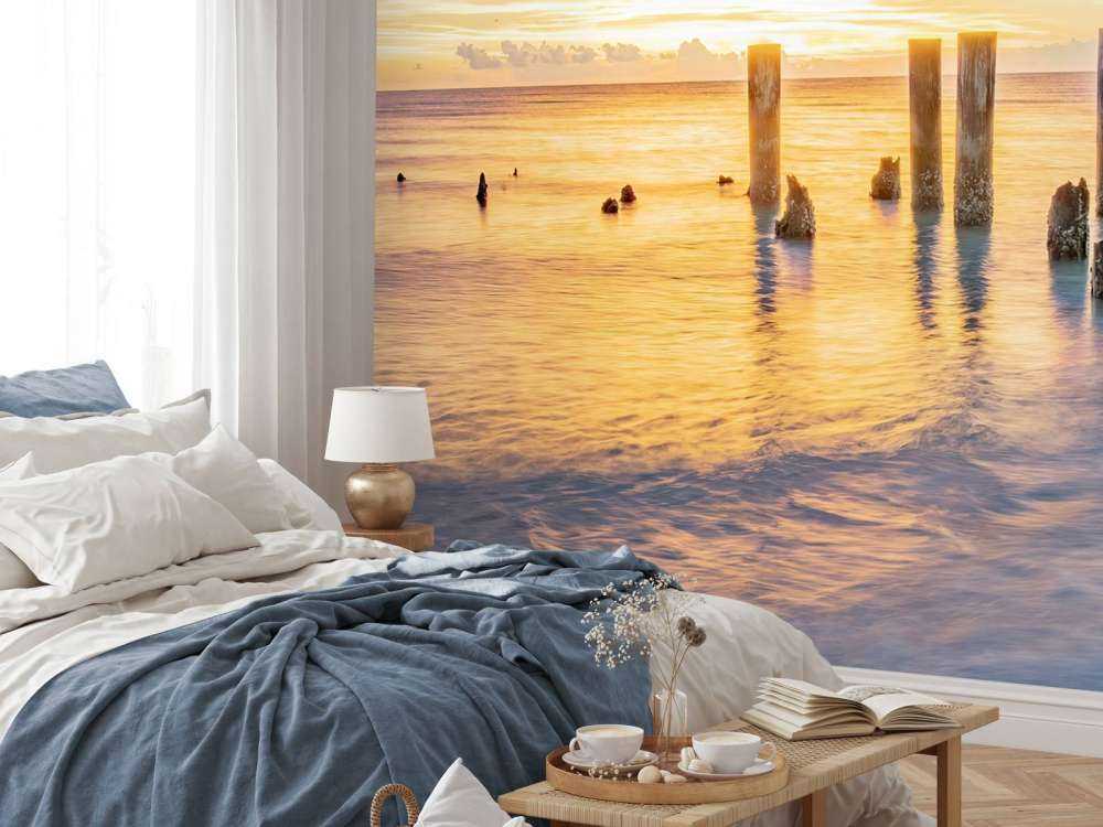 Ruhiges Meer bei Sonnenaufgang