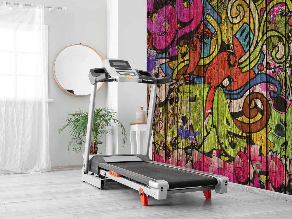 Straßengraffiti auf altem Holz