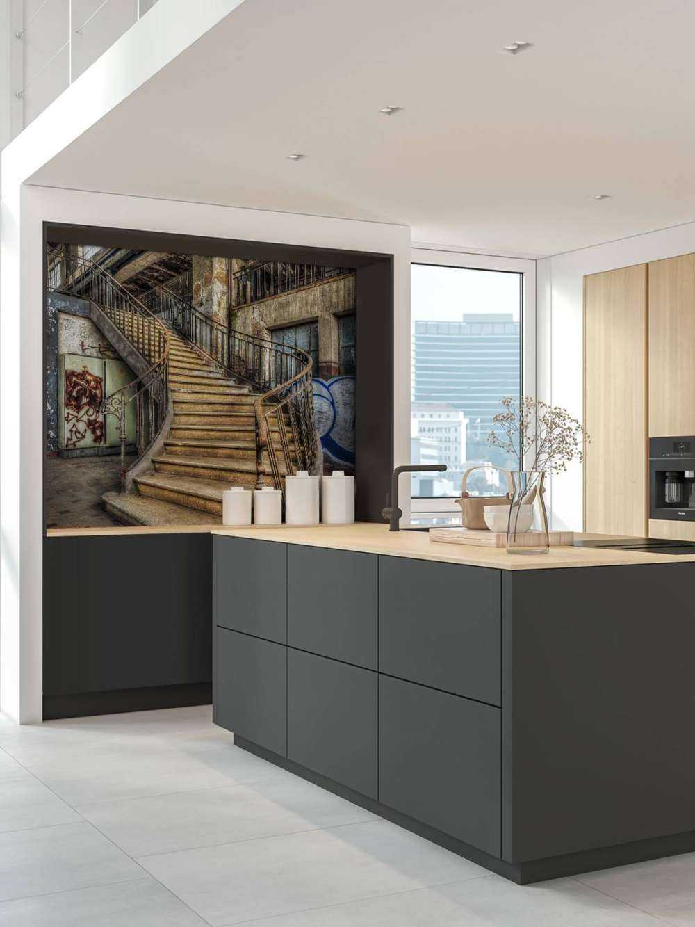 Eine verfallene treppe