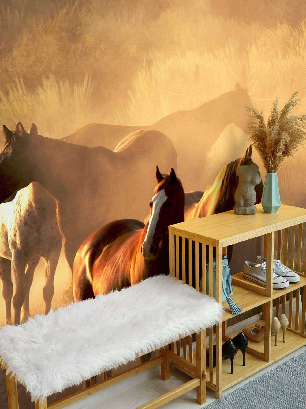 Pferde während des Sonnenuntergangs