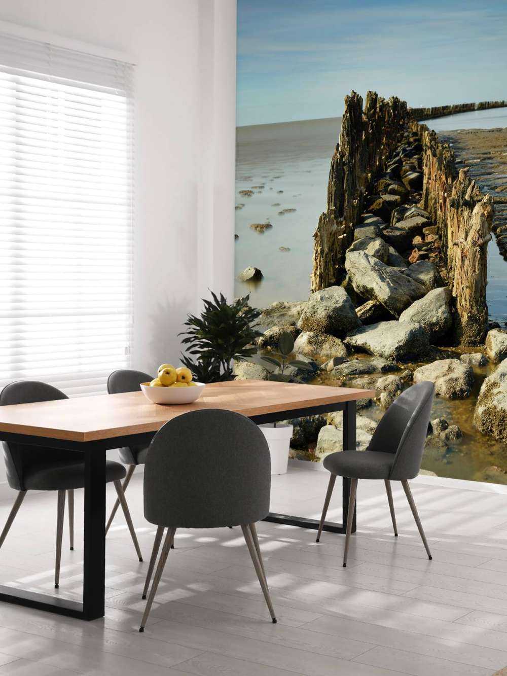 Wellenbrecher aus Holz und Stein