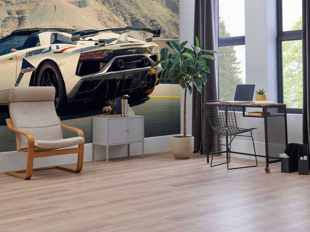 Supercar auf Bergpass