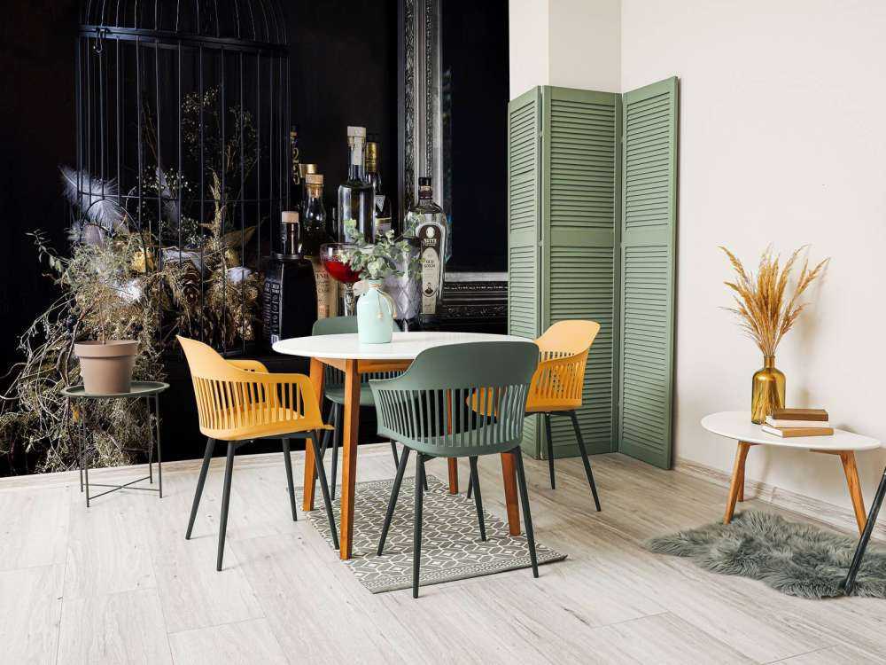 Stilleben mit Getränkeflaschen