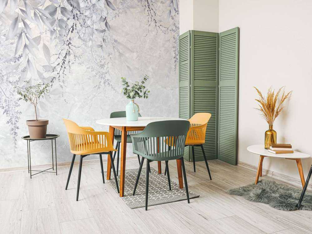 Blätter auf Marmorwand