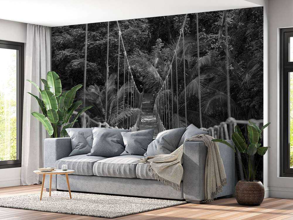 Hölzerne Brücke zwischen Palmen