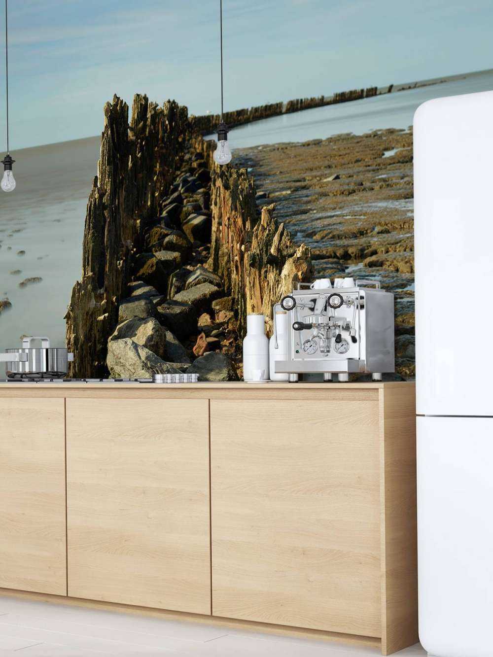 Wellenbrecher aus Holz und Stein