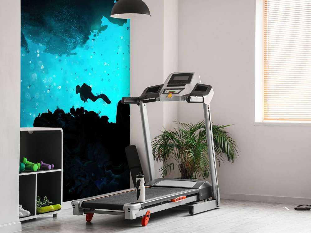 Enge Höhle mit Taucher