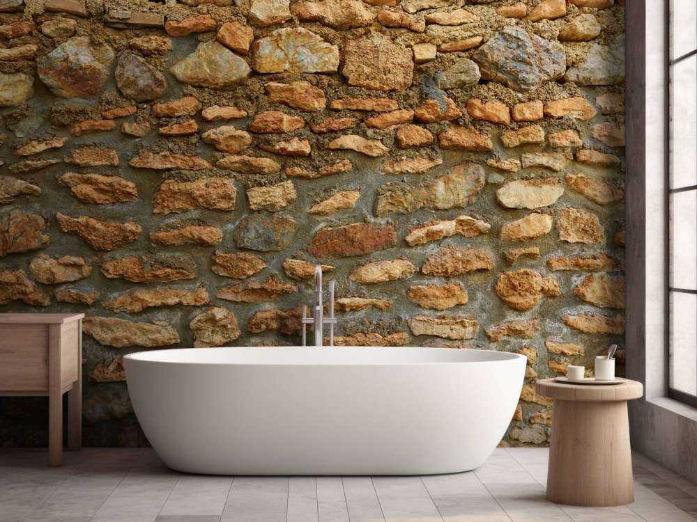 Große Wand mit Rohsteinen in verschiedenen Größen