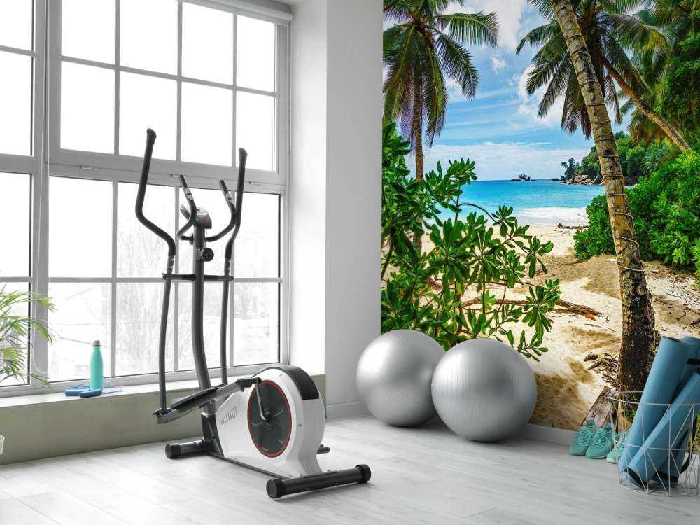 Strand zwischen den Palmen