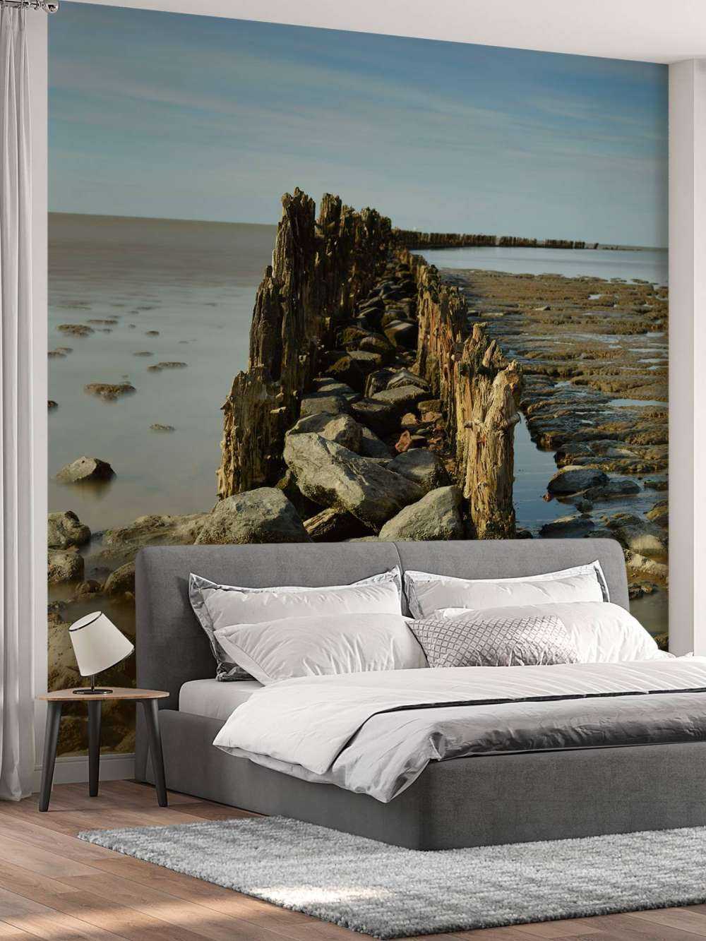 Wellenbrecher aus Holz und Stein