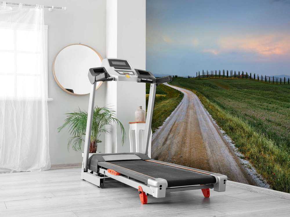 Straße durch italienische Landschaft