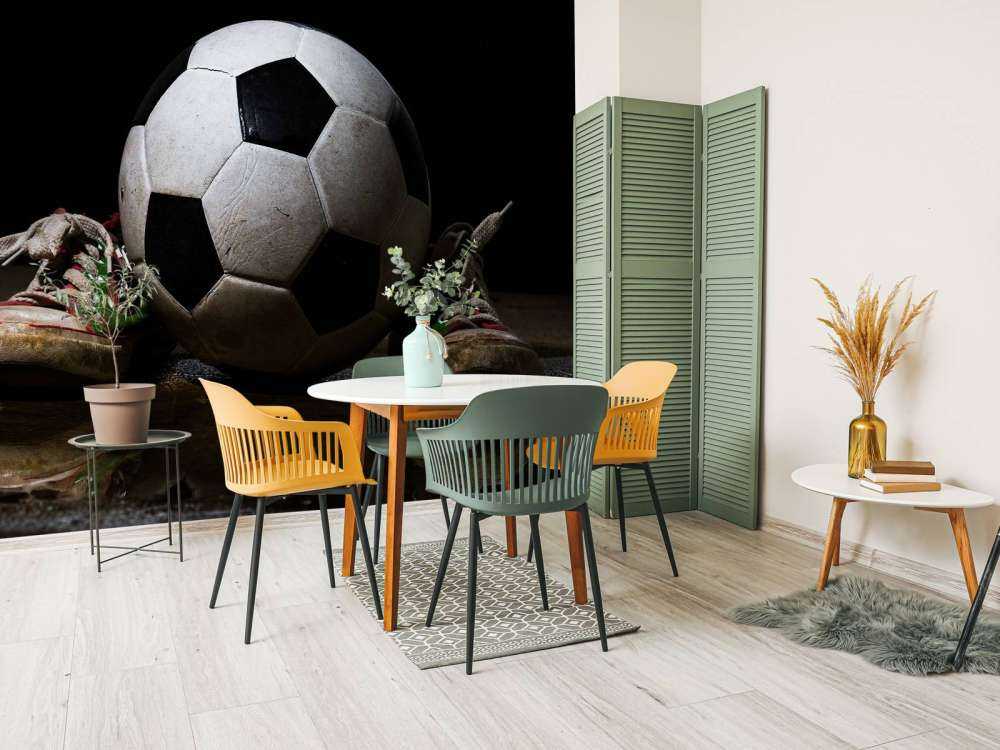 Fußball mit Turnschuhen