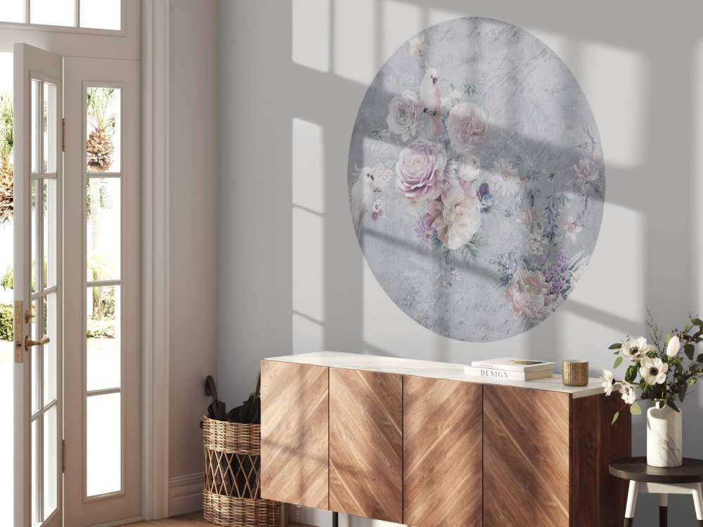 Papageien zwischen Blumen