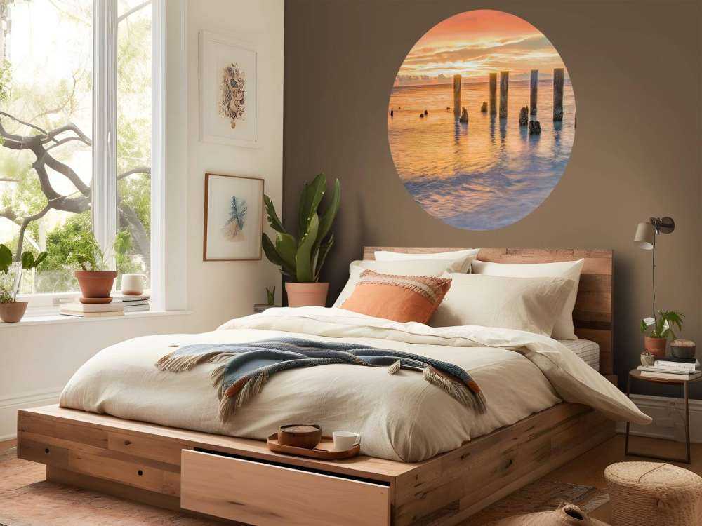 Ruhiges Meer bei Sonnenaufgang