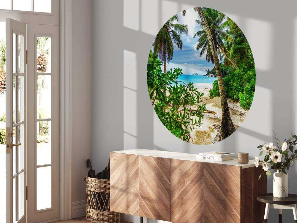 Strand zwischen den Palmen