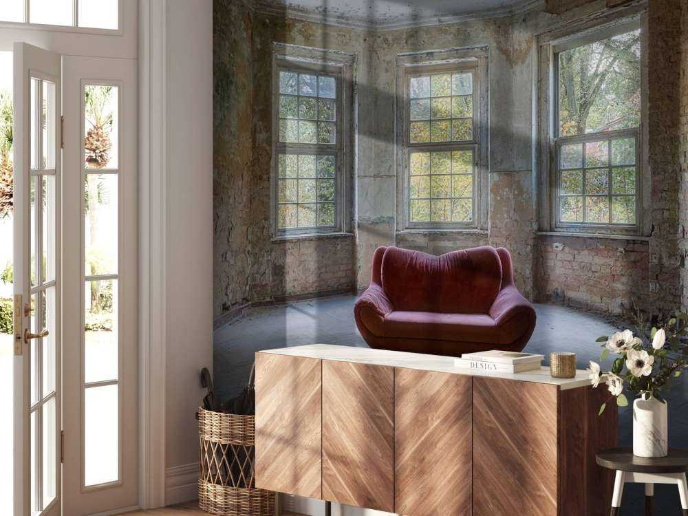 Bank im verlassenen Raum