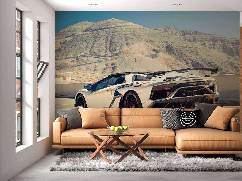 Supercar auf Bergpass