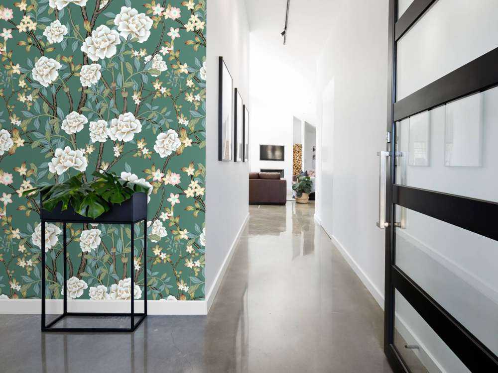 Pfingstrosen auf grünem Hintergrund