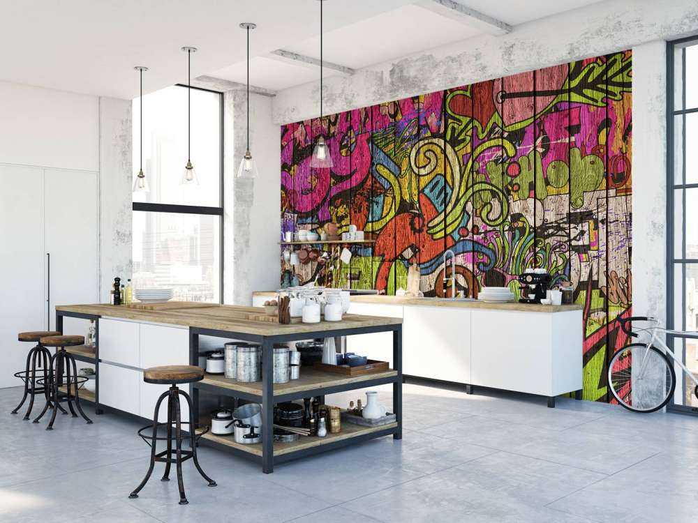 Straßengraffiti auf altem Holz