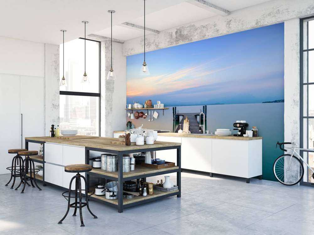 Steg bei Sonnenuntergang