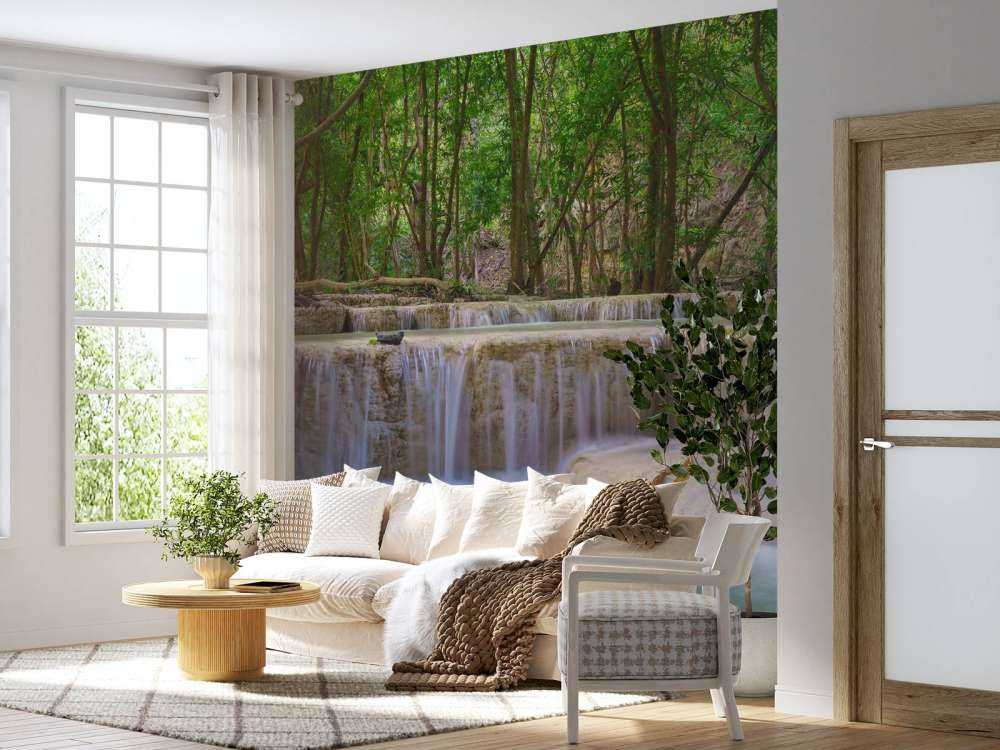 Wasserfall im tiefen Regenwald